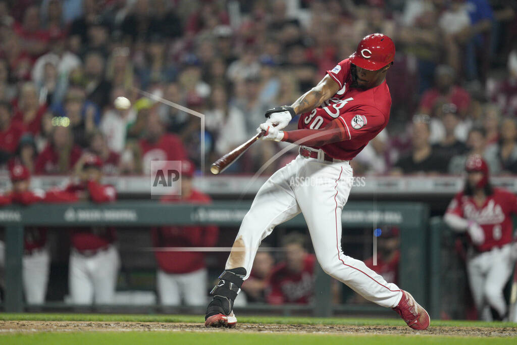 WATCH: Elly De La Cruz's first hit in MLB is the Reds' hardest-hit