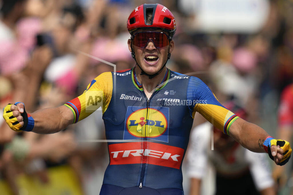 Pedersen wins Tour de France mass sprint after Cavendish crashes ...