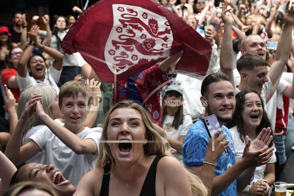 London: Wembley welcomes back record-breaking NFL crowd –