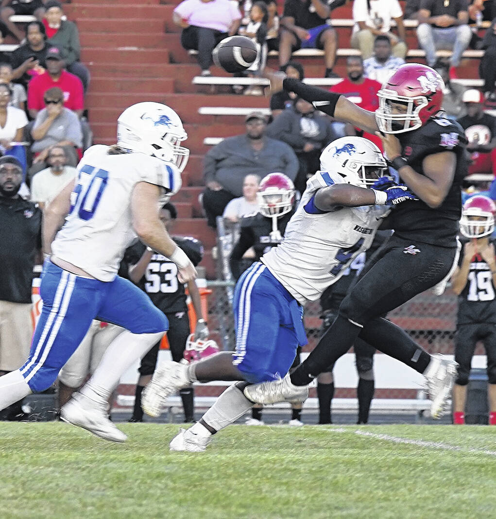 Washington Blue Lion football seniors - Record Herald