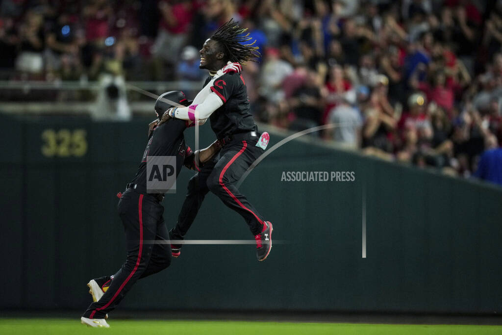 Fairchild's late RBIs help Reds beat Pirates to gain doubleheader split