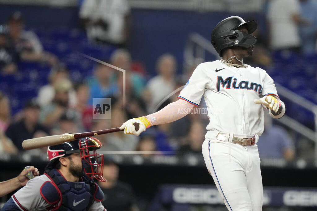 Giants open 9-run lead, hang to to beat Rockies 11-10 and stop slide