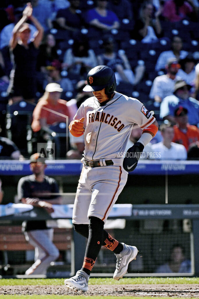 Rockies earn fifth straight with 5-2 win over Giants