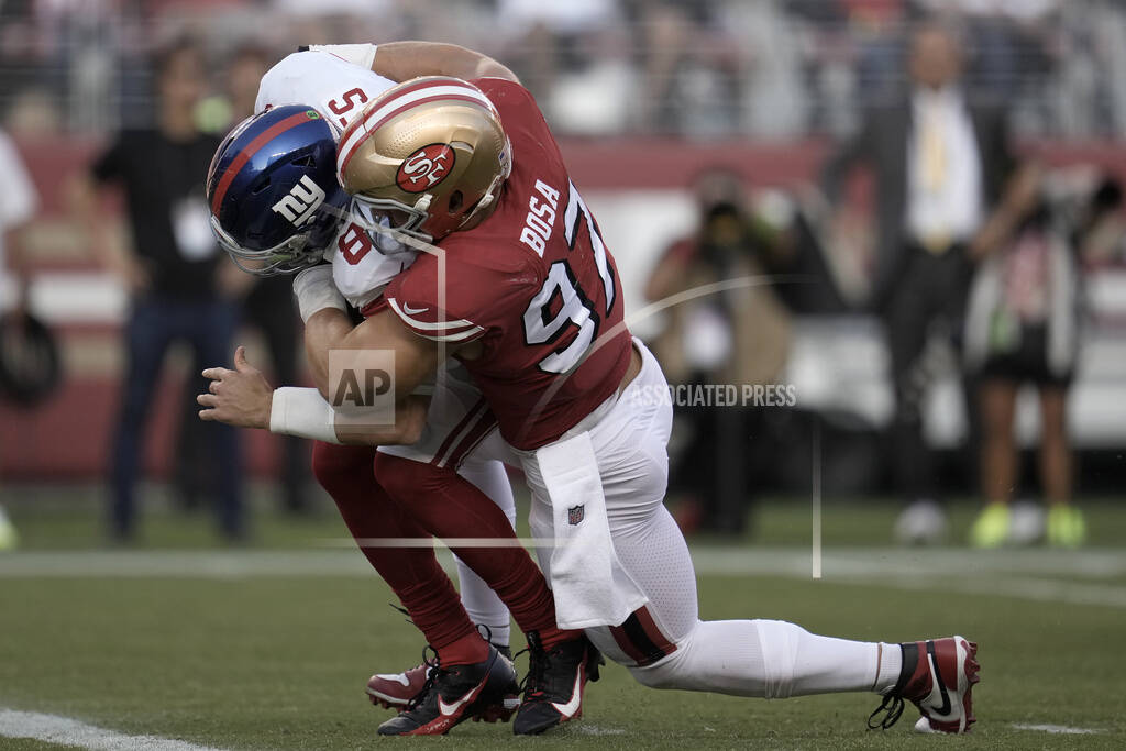 49ers' Trent Williams appears to throw punch on Giants defensive lineman;  avoids ejection