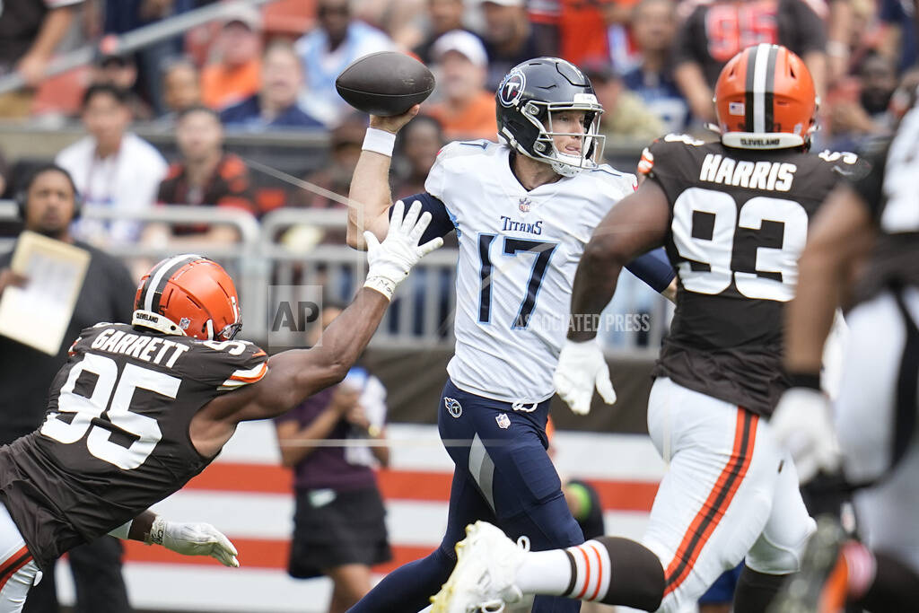 Myles Garrett, Browns' defense devour Titans, 27-3 – News-Herald