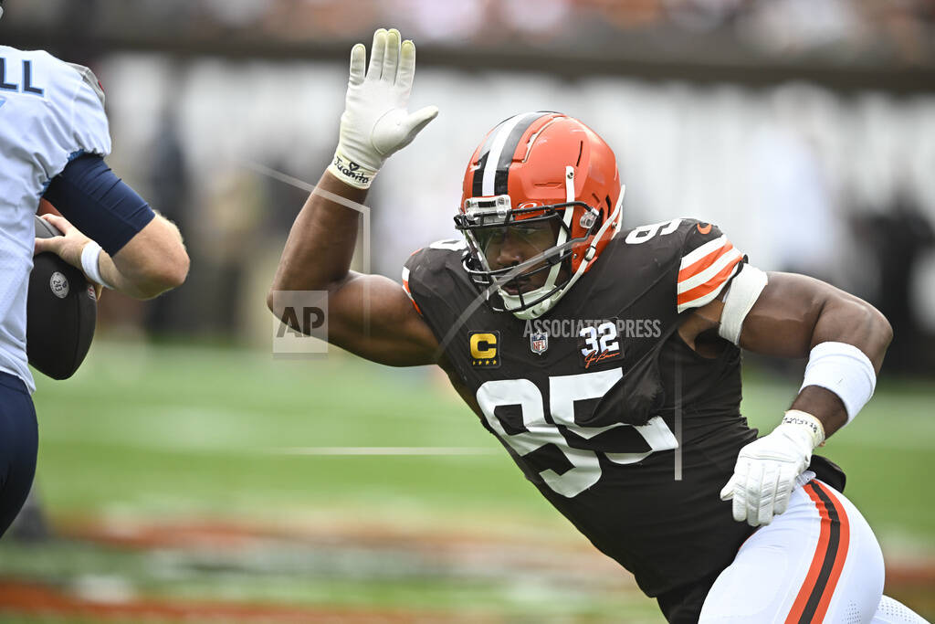 Myles Garrett, Browns' defense devour Titans, 27-3 – News-Herald