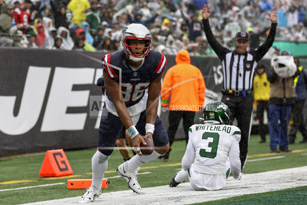 Patriots TE Pharaoh Brown becomes unlikely hero in 15-10 win over