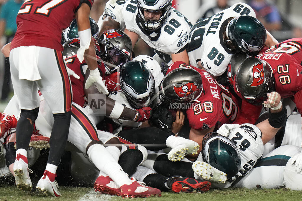 Jalen Hurts throws for TD, runs for another as Eagles thump Buccaneers  25-11 to remain unbeaten - Record Herald