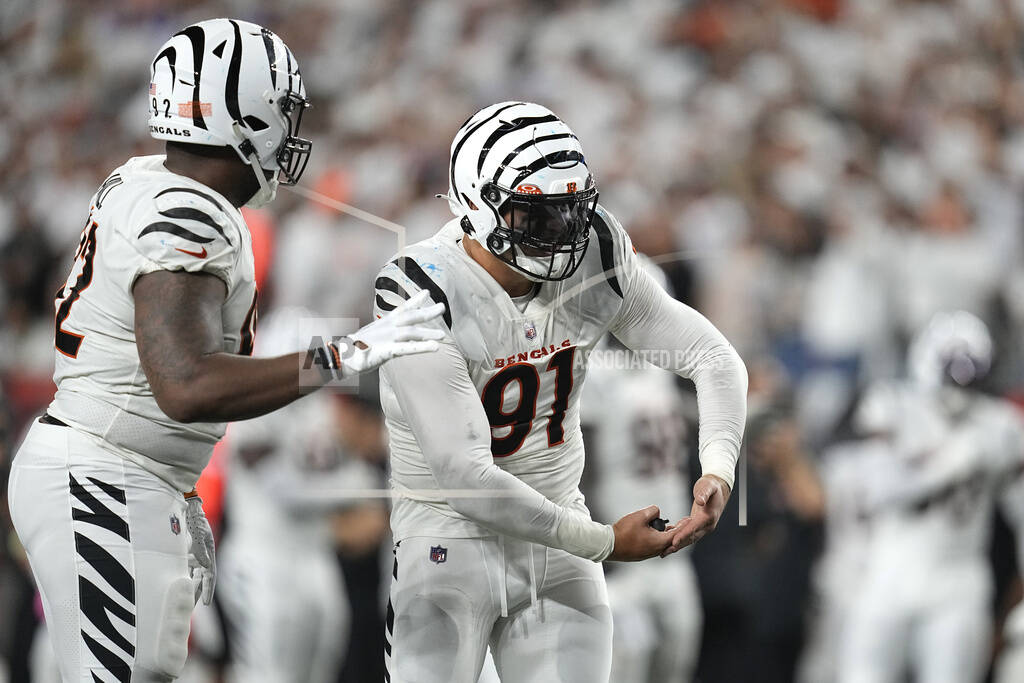 Bengals get record day from Mixon in bouncing back from ugly loss