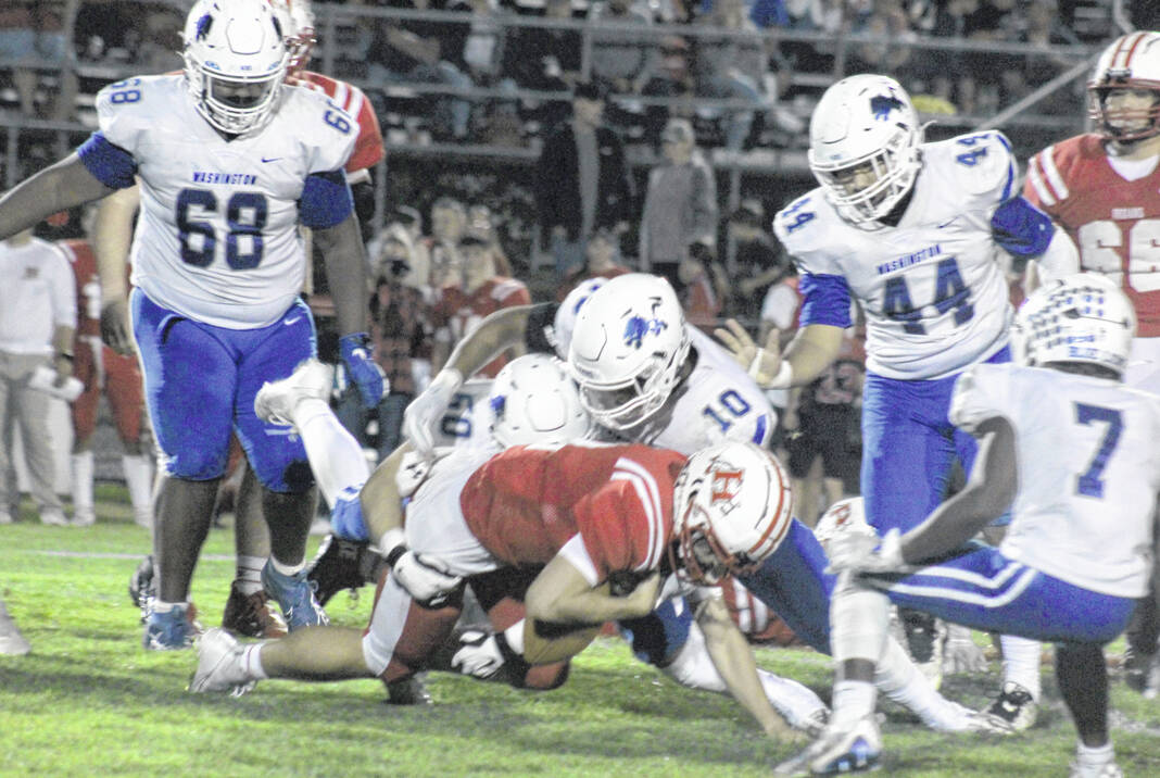 Ground attack leads Indians to 36-6 Homecoming win over Blue Lions