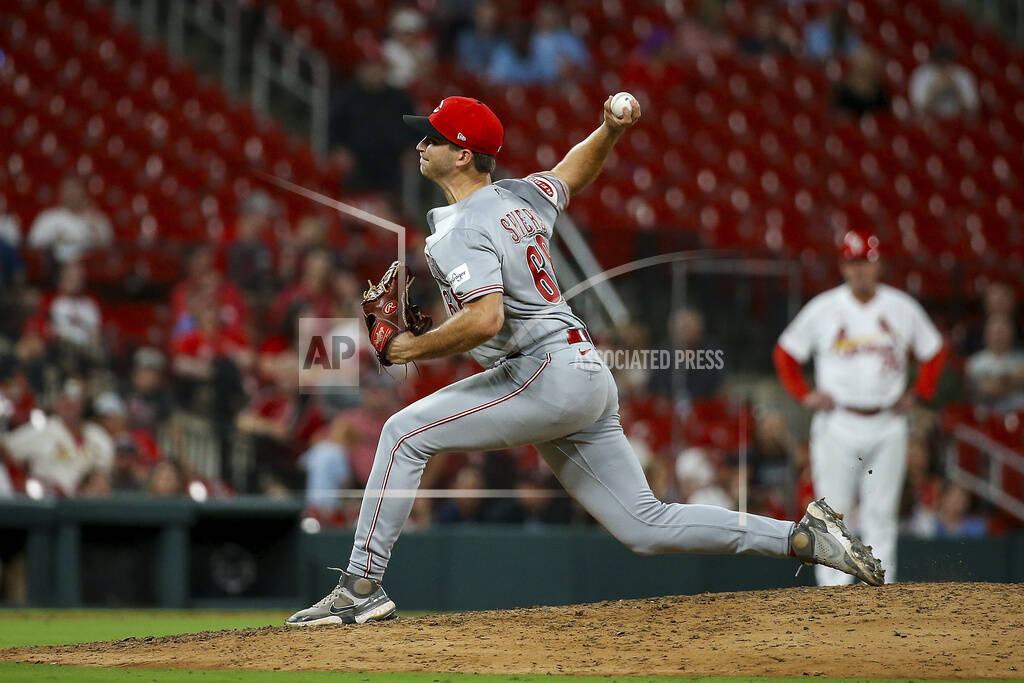 Wainwright strikes out in cameo to end career, Cardinals beat Reds 4-3