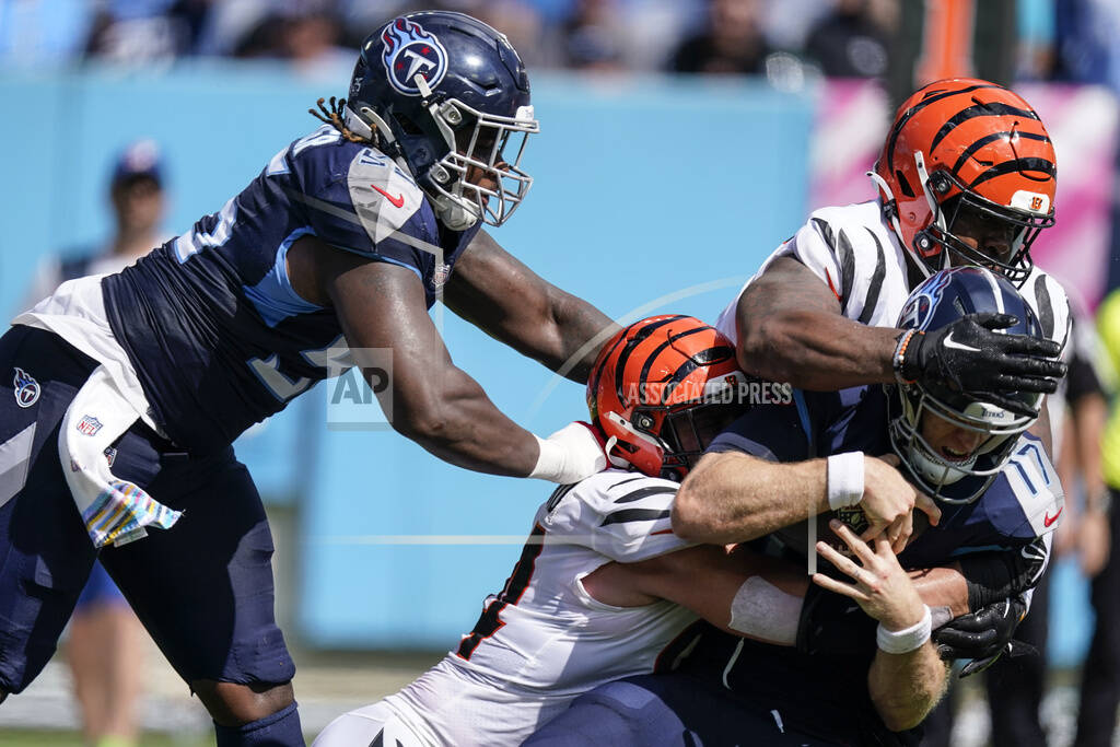 Henry runs for TD, throws for score as Titans rout Burrow, Bengals 27-3 -  Record Herald