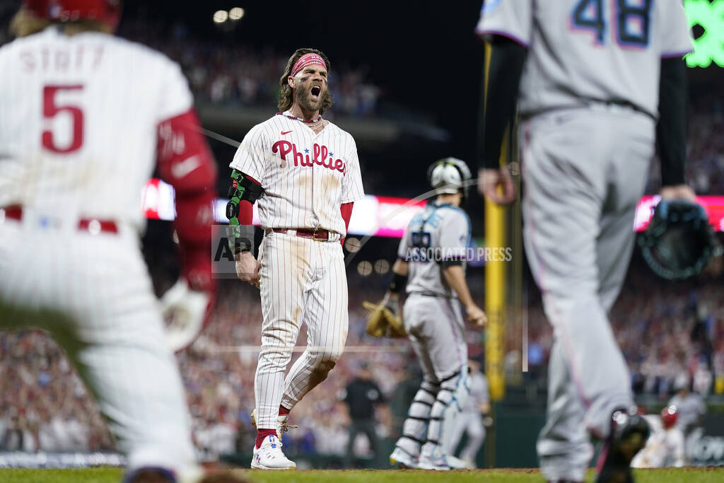 Phillies' Castellanos explains ring gesture in NL Wild Card Game 1 - ESPN