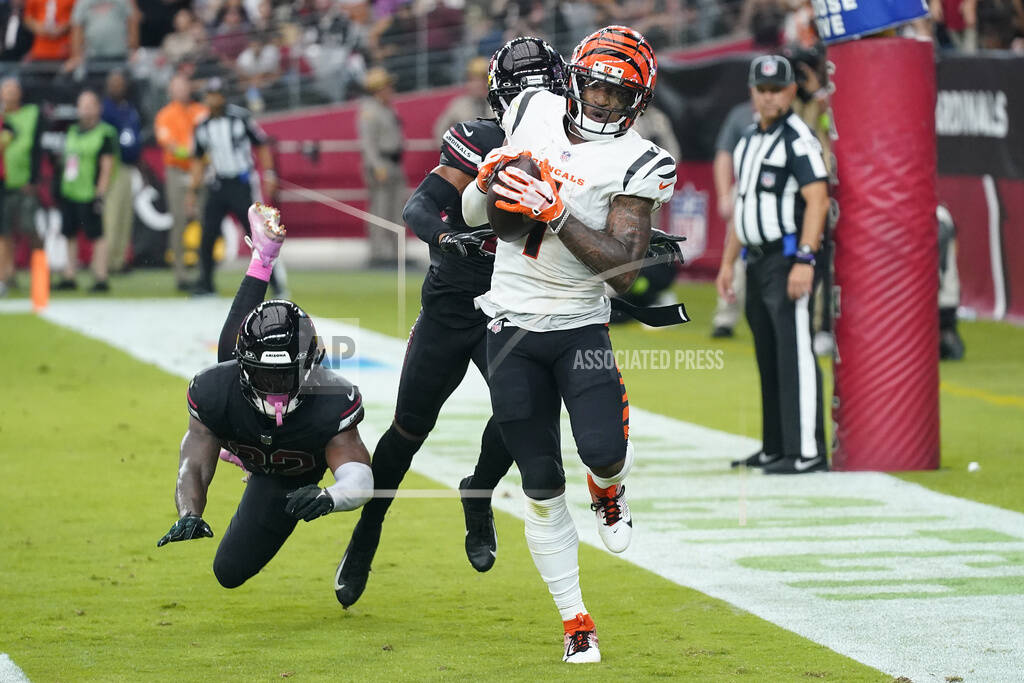 Bengals' Joe Burrow hooks up with Ja'Marr Chase for two touchdowns